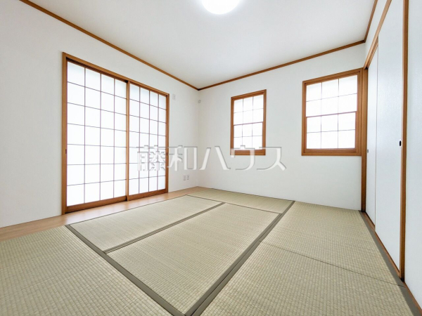 居室　畳はクッション性があり怪我に繋がりにくいため、和室はお子様を遊ばせるのにちょうど良い空間です。【日野市三沢】