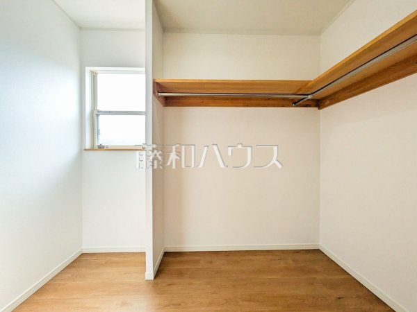 収納　ウォークインクローゼットは、画像を見るのと実際に見るのとでは大きさ、広さの感覚が違います。是非、ご自身の目でお確かめくださいませ。【日野市三沢】