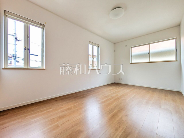 居室　幼い頃のたくさんの想い出が詰まった実家の部屋。それは特別な場所としていつまでも心に残っています。いつかこの部屋が子供たちにとってのそのような場所になるのかな？【日野市三沢】