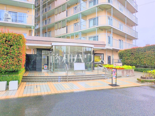 エントランス　【コトー朝霞中央公園】
心地良さの中にも洗練を感じさせる、住まう方をやさしく出迎えるエントランス　