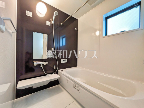 1号棟　浴室　 足を伸ばして入れるバスタブで、ゆっくり一日の疲れを癒して下さい。 【東久留米市前沢４丁目】