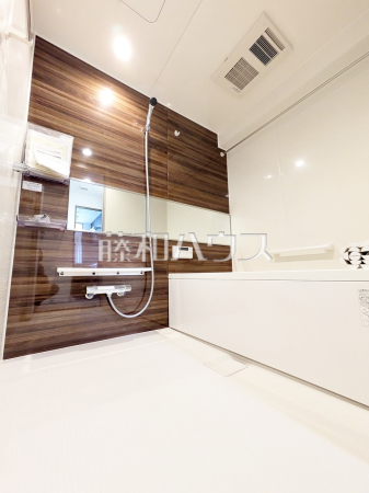 ≪浴室≫足を伸ばして入れるバスタブで、ゆっくり一日の疲れを癒して下さい。【若葉台パークヒルズ　Ｇ棟】