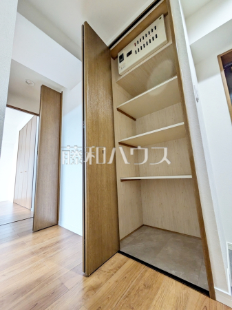 ≪収納≫各部屋収納に加え、廊下などに多数収納があるため整理整頓に役立ちます。 【若葉台パークヒルズ　Ｇ棟】