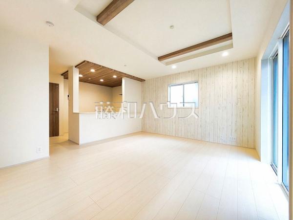 リビング　【立川市幸町４丁目】