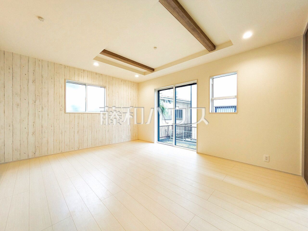リビング　【立川市幸町４丁目】