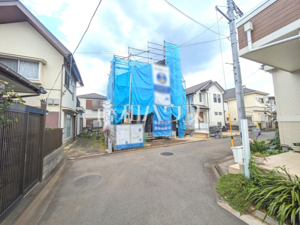 接道状況および現場風景　【小平市大沼町４丁目】
良い物件をゲットするためには早め早めのチェックをおすすめ致します。未完成の今のうちにぜひお問合せ下さいませ！　