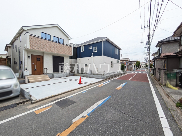 接道状況および現場風景　【武蔵村山市大南２丁目】 「桜街道」駅徒歩20分と少し距離はございますが、毎日の通勤通学で駅まで歩けば、運動不足も解消されて一石二鳥です！ 