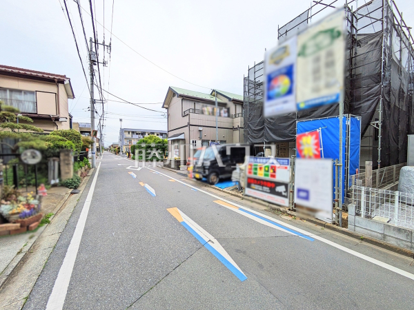 接道状況および現場風景　【武蔵村山市大南２丁目】「桜街道」駅徒歩20分と少し距離はございますが、毎日の通勤通学で駅まで歩けば、運動不足も解消されて一石二鳥です！
