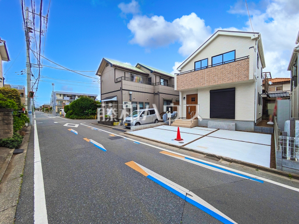 接道状況および現場風景　【武蔵村山市大南２丁目】 周辺環境はもちろん、日当たりや設備仕様など、実際に行ってみないと分からないことも多くございます。ご案内いたしますので、お気軽にお問い合わせください。  