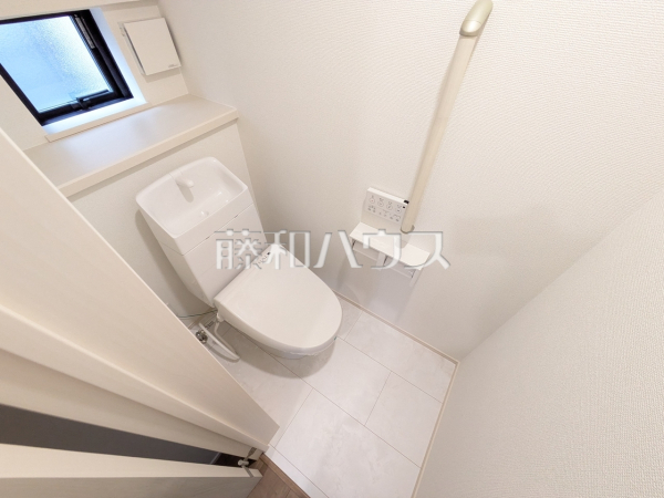 トイレ　【武蔵村山市大南２丁目】
ウォシュレット付きトイレ！リビング・お風呂に続いて意外と癒しの空間かも！？　