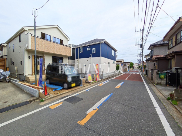 接道状況および現場風景　【武蔵村山市大南２丁目】
前面道路5.46mなので、運転が少し苦手な方でも運転・駐車がしやすそうですね。　
