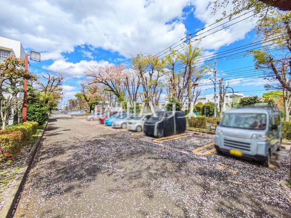 駐車場　【エステート立川一番町26号棟】