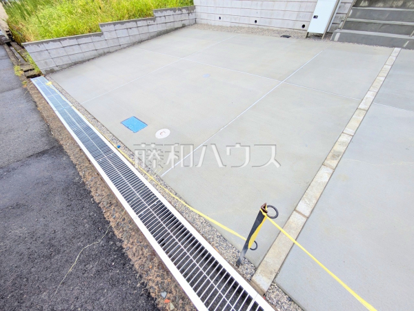 2号棟　カースペース　【八王子市元八王子町３丁目】
来客時にも便利な駐車カースペース　