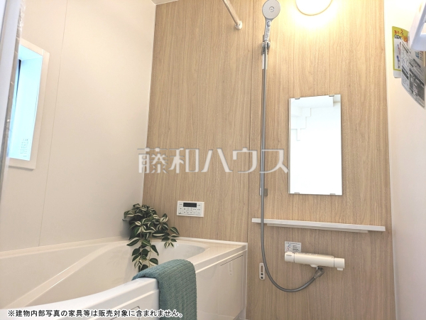 B号棟　浴室　【西東京市芝久保町４丁目】
一日の疲れを癒す、優しい色合いのバスルーム　