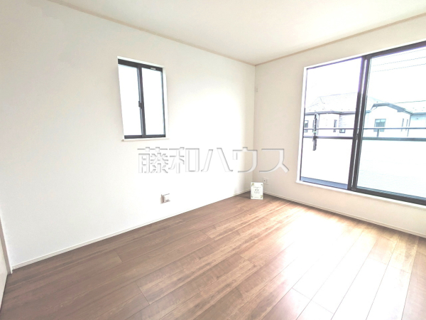 B号棟　居室　【西東京市芝久保町４丁目】
2面採光で明るく風通しの良いお部屋　