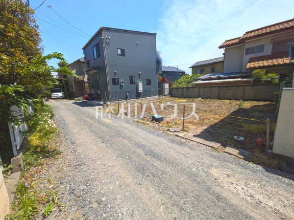 接道状況および現場風景　【東村山市恩多町４丁目】 ハウスメーカーから建物プランまで、あなたの「夢」を「カタチ」にできるフリースタイル分譲地で、夢のマイホームを建築してみませんか？ 