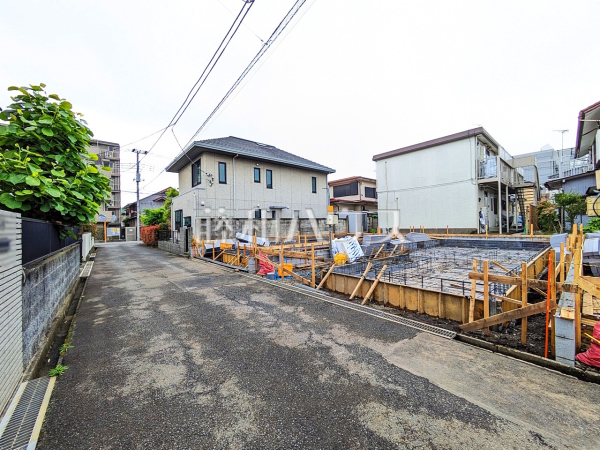 接道状況および現場風景　【八王子市台町１丁目】
お住まい探しは、家の良し悪しだけでなく周辺環境も重要なポイントです。ぜひ一度お客様の目でご覧ください。　