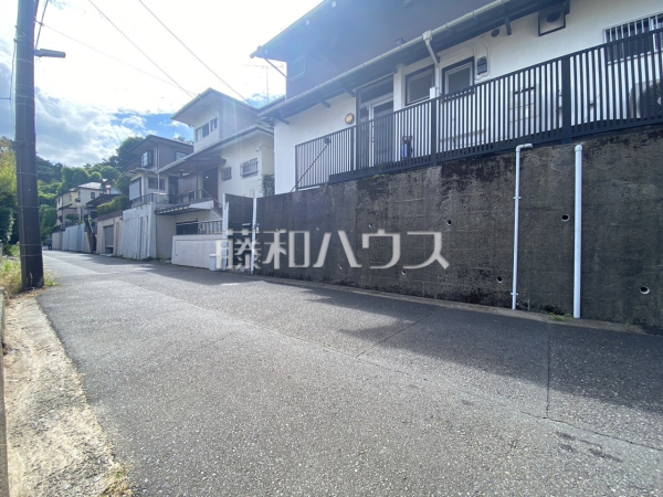 接道状況および現場風景　【日野市南平１丁目】
周辺環境や日当たりの様子などぜひ現地で確認してみませんか？営業担当者が丁寧にご案内いたします。