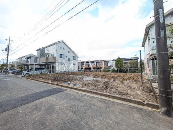 現地写真　【日野市南平１丁目】
利便性と、思わず深呼吸したくなる大きな空、色彩豊かな木々。この街が育んだ豊かな情景を楽しみ過ごす時が心地よいものとなるでしょう。