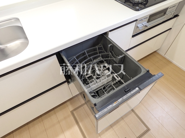 2号棟　まとめ洗いができ、乾燥まで行ってくれる食器洗い乾燥機で食事の後片付けが楽になります。　【三鷹市北野２丁目】