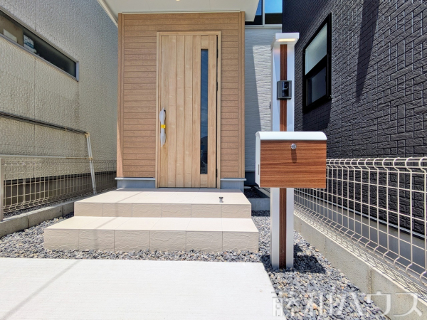 2号棟　玄関　【尾張旭市大塚町３丁目】
