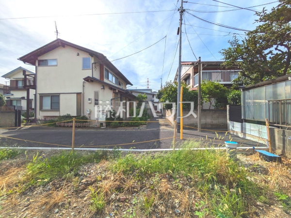 接道状況および現場風景　【稲城市東長沼】
「夢は注文住宅！でも注文住宅って何から手をつければいいの？」そんな時は、ぜひ当社へご相談下さい！　