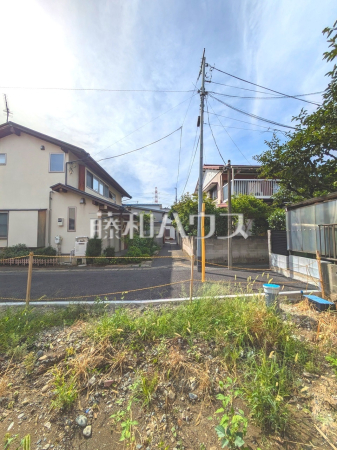 接道状況および現場風景　【稲城市東長沼】
物件の事、諸費用の事など、小さな疑問も田無店の小川までお気軽にご連絡・ご相談下さい。　