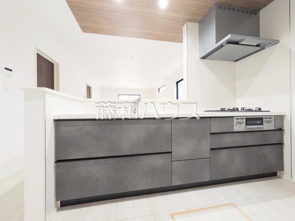 8号棟　キッチン　【北名古屋市六ツ師女夫越】