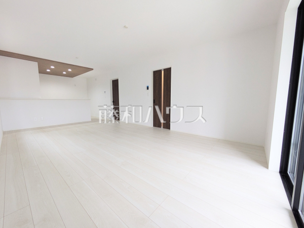 8号棟　リビング　【北名古屋市六ツ師女夫越】