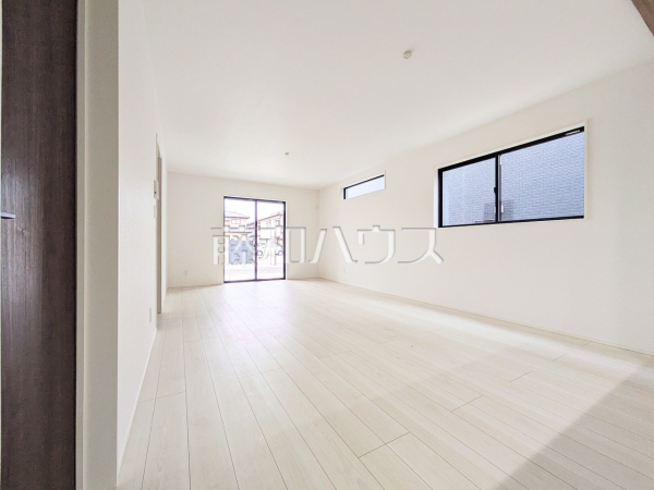 8号棟　リビング　【北名古屋市六ツ師女夫越】