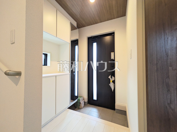 8号棟　玄関　【北名古屋市六ツ師女夫越】