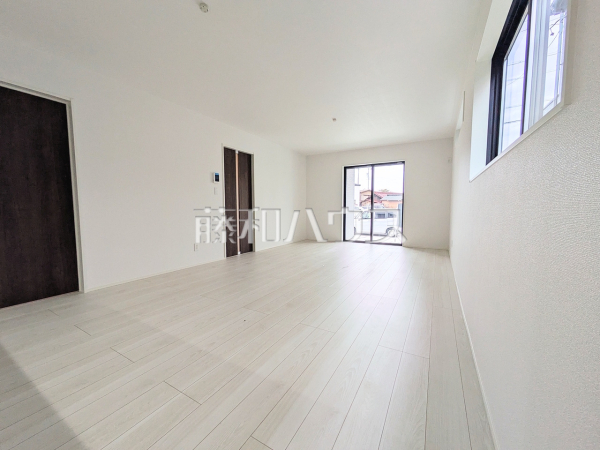 8号棟　リビング　【北名古屋市六ツ師女夫越】