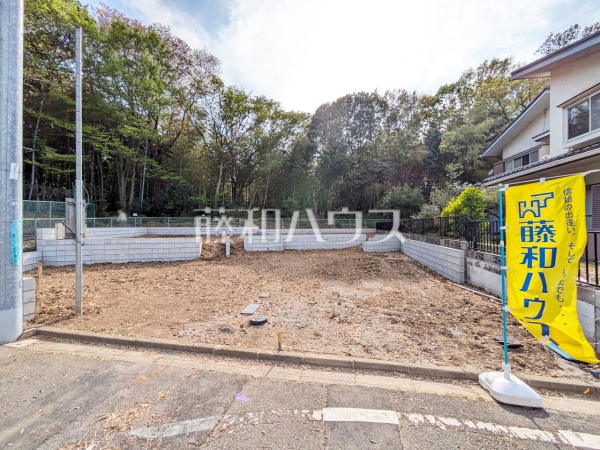 ≪現場風景≫小田急多摩線「五月台」駅 徒歩11分！この恵まれたロケーションによる幸福感は、毎朝の通勤時にしっかりと感じられるのではないでしょうか。　【稲城市平尾２丁目】