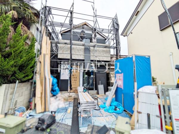 ≪現地外観≫建物のプレゼンをさせていただきますので、実際の完成イメージを思い描いていただくことができます。お気軽にお問合せ下さい。　【調布市深大寺東町６丁目】