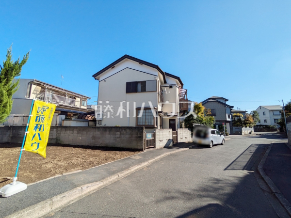 ≪接道状況≫  南道路で、さらに南側にカースペースがあり日当たり良好です。　【調布市深大寺東町６丁目】 