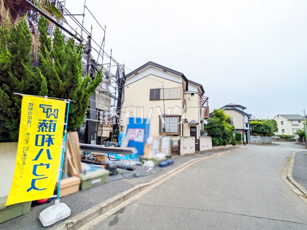≪接道状況≫全面道路はゆとりの6m。車の出し入れも楽々です　【調布市深大寺東町６丁目】