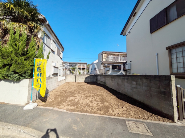 ≪現地写真≫周囲に高い建物のないエリアのため、空が大きく感じます。【調布市深大寺東町６丁目】