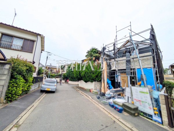 ≪接道状況≫ 前面道路は歩道もあり、小さなお子様にも安心ですね。 　【調布市深大寺東町６丁目】