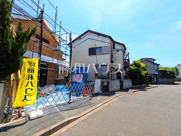 ≪接道状況≫全面道路はゆとりの6m。車の出し入れも楽々です　【調布市深大寺東町６丁目】