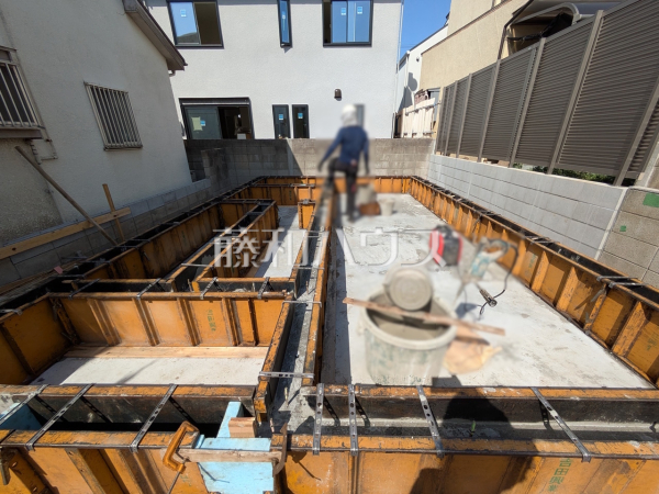 ≪現地外観≫太陽に愛され、日当り・通風に優れた魅力的で快適さを追求した邸宅。ここに住むからこそ意味がある。そんな特別感に浸ってみませんか？【調布市深大寺東町６丁目】
