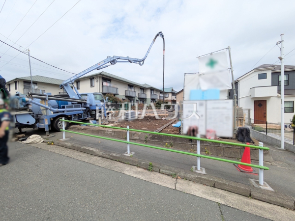 現場風景　【昭島市福島町１丁目】建物のプレゼンをさせて頂きますので、実際の完成イメージを思い描いて頂くことができます。お気軽にお問合せを。　