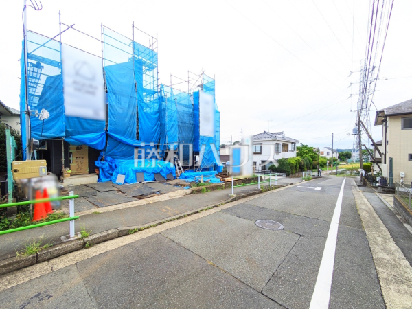 接道状況および現場風景　【昭島市福島町１丁目】
お住まい探しは、家の良し悪しだけでなく周辺環境も重要なポイントです。ぜひ一度お客様の目でご覧ください。　