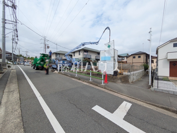 接道状況および現場風景　【昭島市福島町１丁目】お住まい探しは、家の良し悪しだけでなく周辺環境も重要なポイントです。ぜひ一度お客様の目でご覧ください。　
