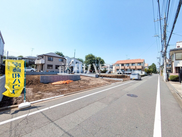 ≪接道状況≫ 来客時や駐輪スペースとしても利用可能なカースペース2台可（車種による）のプラン。　【狛江市西野川４丁目】
