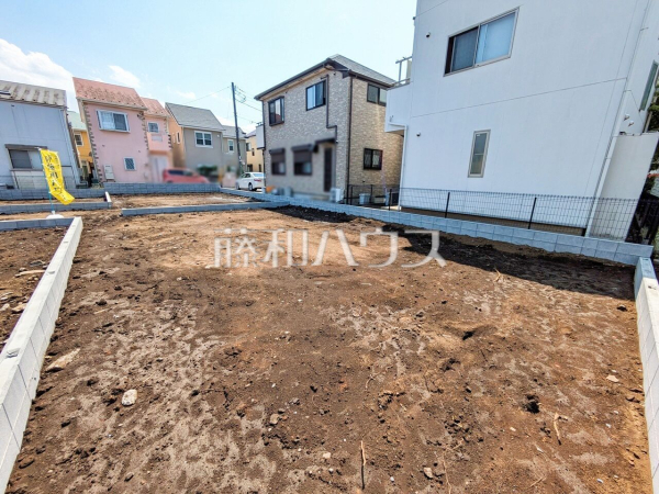 ≪1号棟　外観≫お住まい探しは、家の良し悪しだけでなく周辺環境も重要なポイントです。ぜひ一度お客様の目でご覧ください。 【狛江市西野川４丁目】