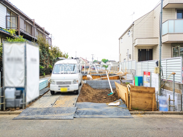 まだまだ建築中ですが、ぜひ現地をご覧になりませんか？基礎の状態は建築中にしかご覧になれません！　【国立市青柳１丁目】