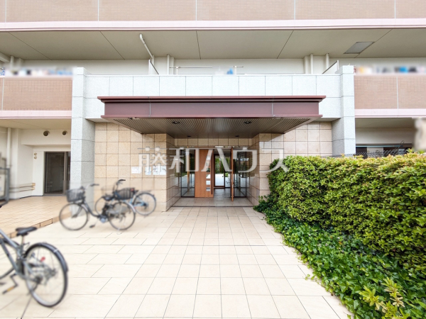 ≪エントランス≫心地良さの中にも洗練を感じさせる、住まう方をやさしく出迎えるエントランス　【フォルスコート調布】