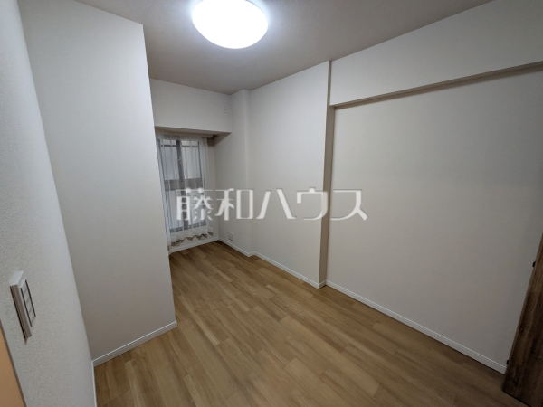 ≪居室≫各部屋に収納も完備されるため、プライベート空間を生み出すことができます♪【フォルスコート調布】