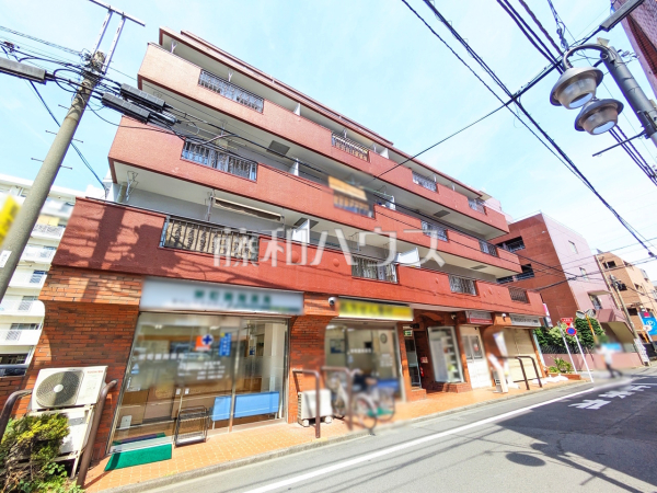 久米川駅より徒歩2分！この恵まれたロケーションによる幸福感は、毎朝の通勤時にしっかりと感じられるのではないでしょうか。　【エスカイア久米川】