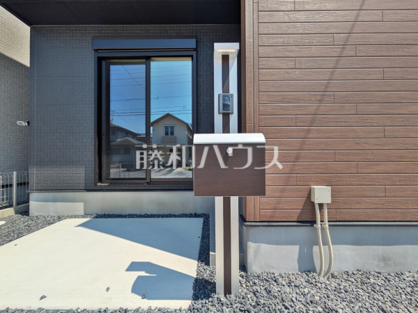 2号棟　玄関　【春日井市東野町西２丁目】